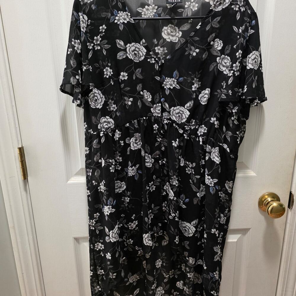 ​Torrid Floral Chiffon Hi-Low V-Neck Tunic Blouse 00